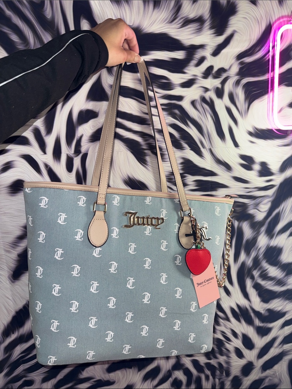 🍒 LARGE Juicy Couture Tote with Cosmetic Bag and Heart Charms INCLUDED 🥰